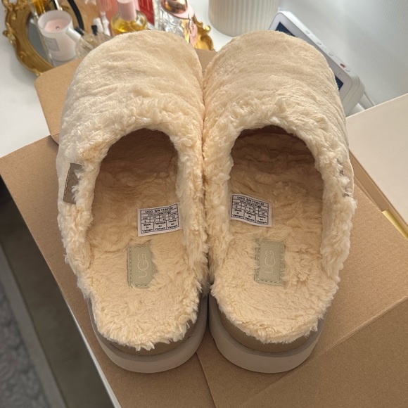 RARE UGG Sugar Fuzz Slides - Picture 3 of 6